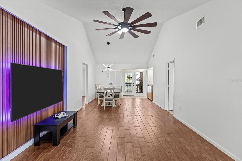 Image 6 of property listing at 1636 BROOKHOUSE DRIVE 230, Sarasota, FL 34231