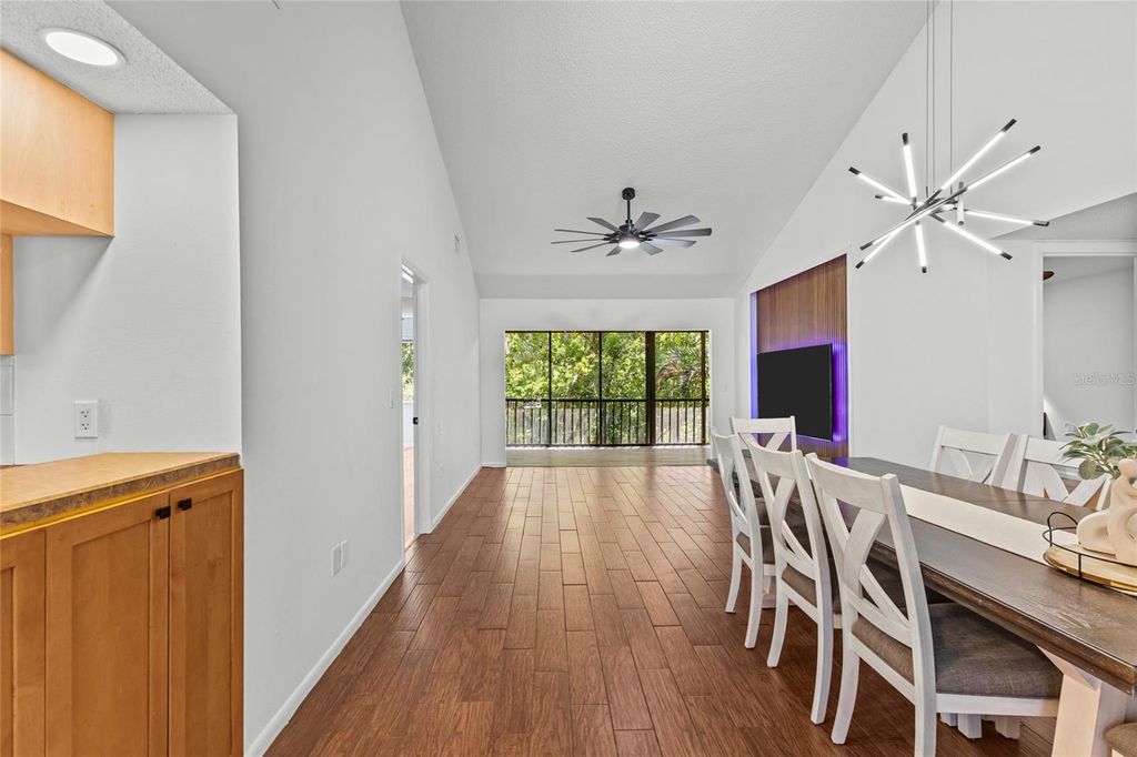 Image 7 of property listing at 1636 BROOKHOUSE DRIVE 230, Sarasota, FL 34231