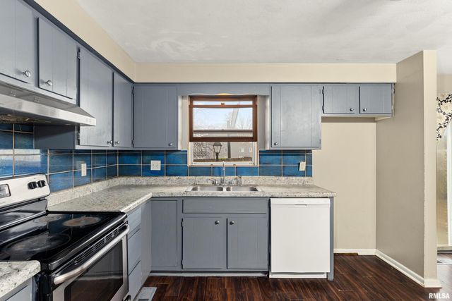 1701 W THAMES Drive, Peoria, IL 61614