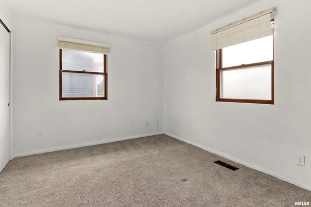 1701 W THAMES Drive, Peoria, IL 61614