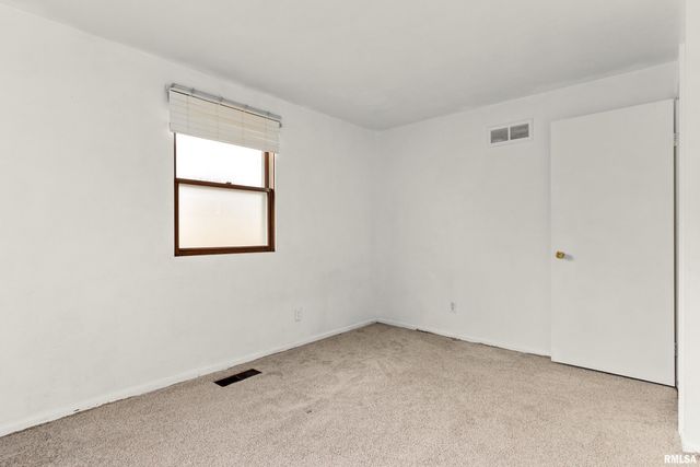 1701 W THAMES Drive, Peoria, IL 61614