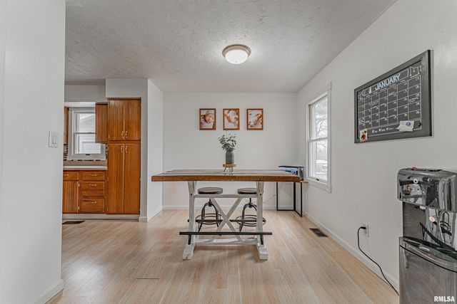 6897 N Cantrall Creek Road, Cantrall, IL 62625