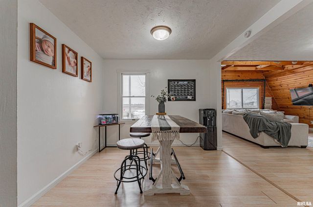 6897 N Cantrall Creek Road, Cantrall, IL 62625