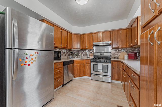 6897 N Cantrall Creek Road, Cantrall, IL 62625