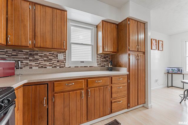 6897 N Cantrall Creek Road, Cantrall, IL 62625