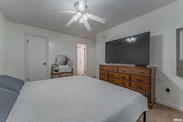 6897 N Cantrall Creek Road, Cantrall, IL 62625