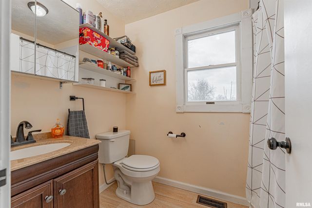 6897 N Cantrall Creek Road, Cantrall, IL 62625