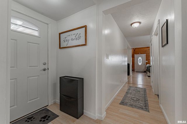 6897 N Cantrall Creek Road, Cantrall, IL 62625