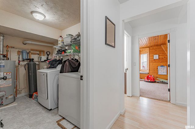 6897 N Cantrall Creek Road, Cantrall, IL 62625