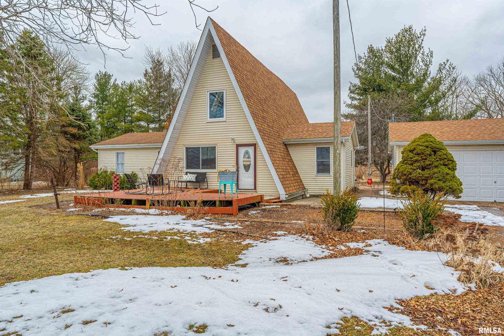 6897 N Cantrall Creek Road, Cantrall, IL 62625