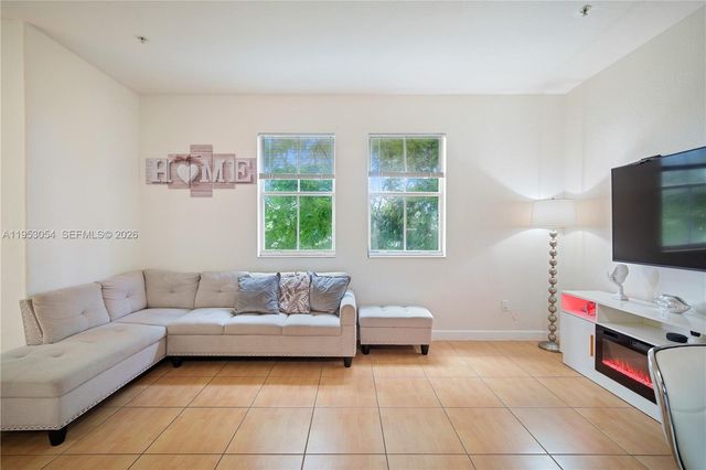 10242 NW 7th St 209, Miami, FL 33172