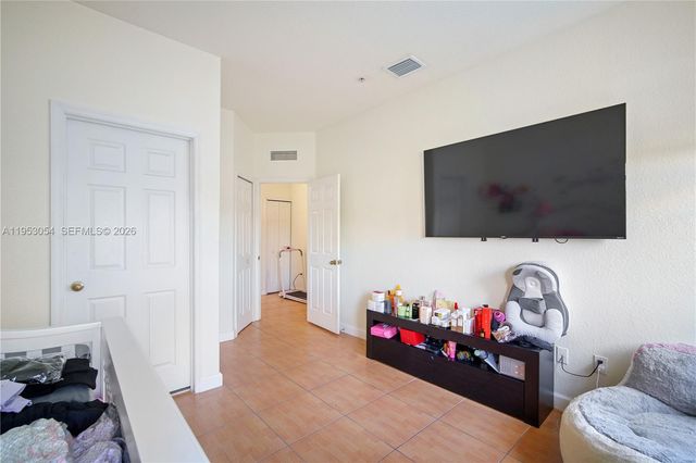 10242 NW 7th St 209, Miami, FL 33172