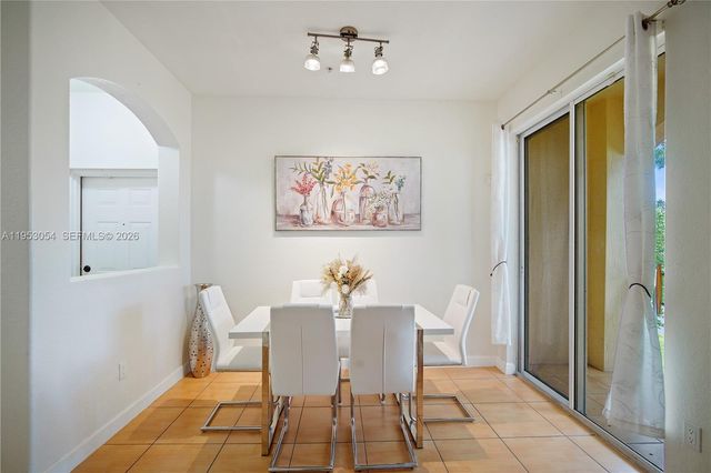 10242 NW 7th St 209, Miami, FL 33172