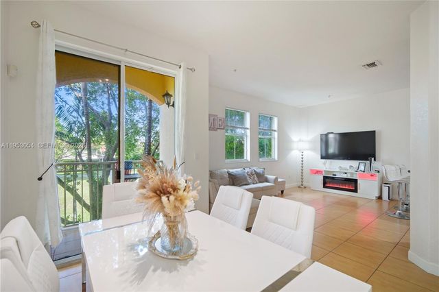 10242 NW 7th St 209, Miami, FL 33172