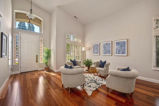 11705 Gold Parke Ln, Gold River, CA 95670