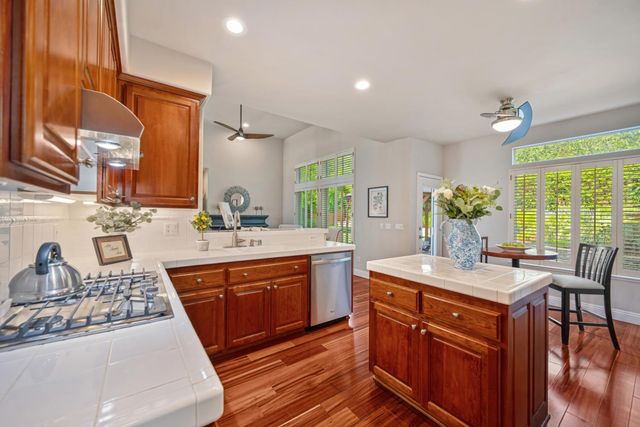11705 Gold Parke Ln, Gold River, CA 95670