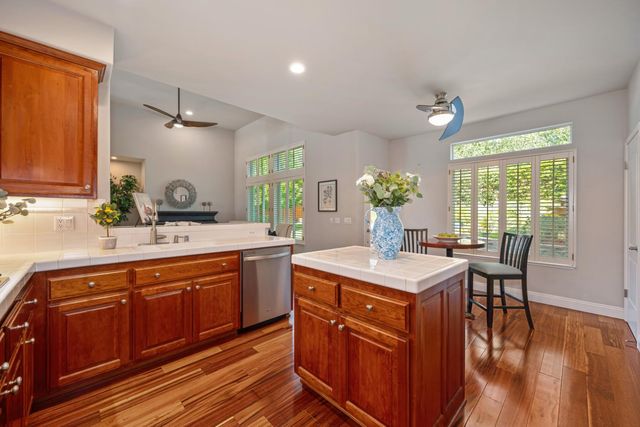 11705 Gold Parke Ln, Gold River, CA 95670