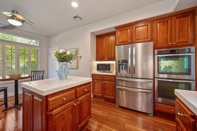 11705 Gold Parke Ln, Gold River, CA 95670