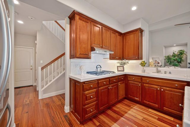 11705 Gold Parke Ln, Gold River, CA 95670