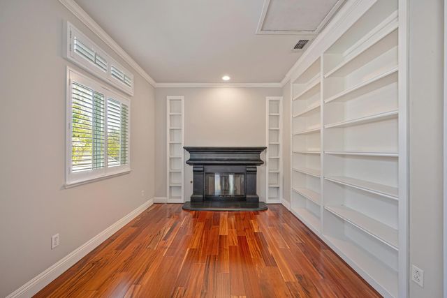 11705 Gold Parke Ln, Gold River, CA 95670