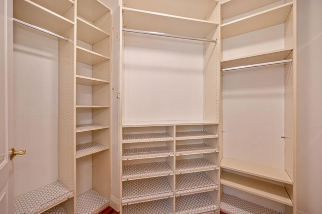 11705 Gold Parke Ln, Gold River, CA 95670
