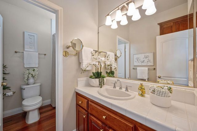 11705 Gold Parke Ln, Gold River, CA 95670