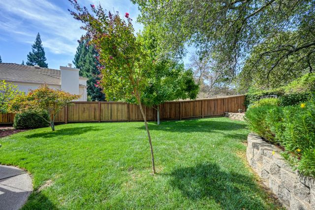 11705 Gold Parke Ln, Gold River, CA 95670
