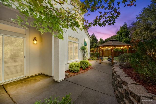 11705 Gold Parke Ln, Gold River, CA 95670