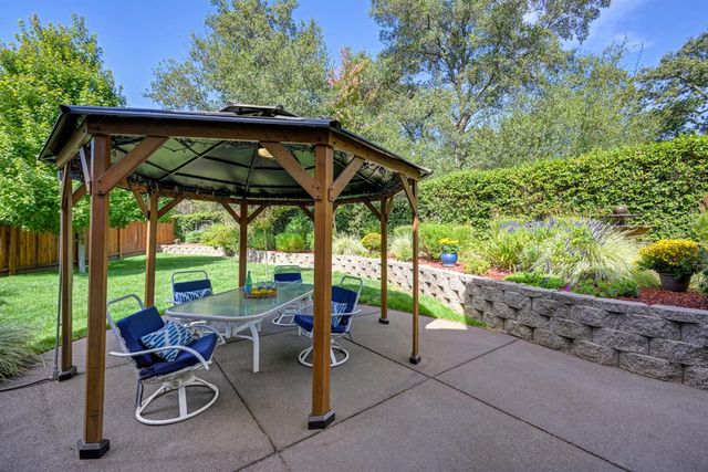 11705 Gold Parke Ln, Gold River, CA 95670