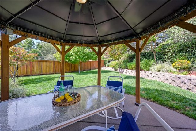 11705 Gold Parke Ln, Gold River, CA 95670