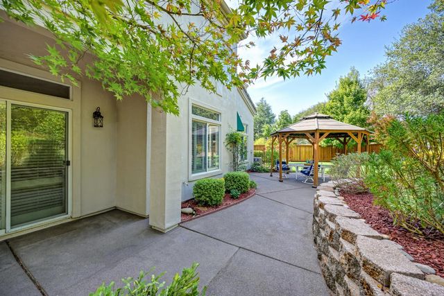 11705 Gold Parke Ln, Gold River, CA 95670