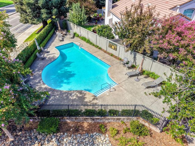 11705 Gold Parke Ln, Gold River, CA 95670