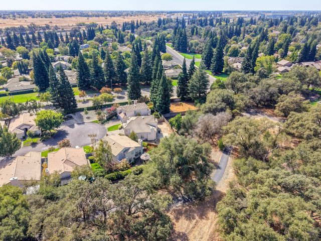 11705 Gold Parke Ln, Gold River, CA 95670