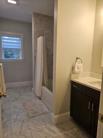 4 Sabrinas Way, Dartmouth, MA 02747