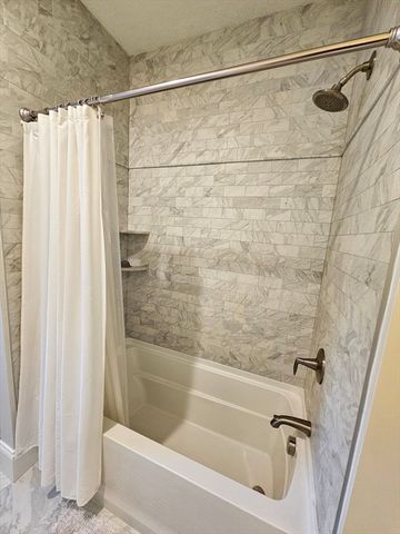 4 Sabrinas Way, Dartmouth, MA 02747