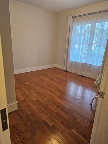 4 Sabrinas Way, Dartmouth, MA 02747