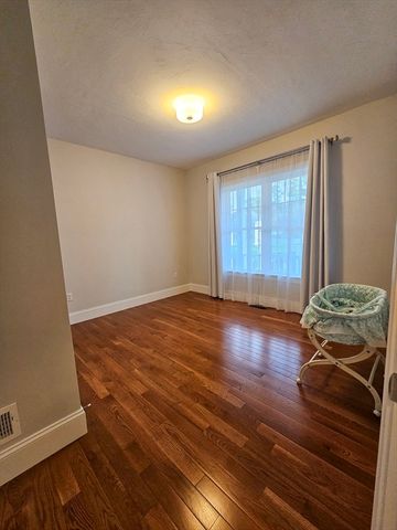 4 Sabrinas Way, Dartmouth, MA 02747