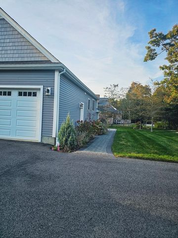 4 Sabrinas Way, Dartmouth, MA 02747