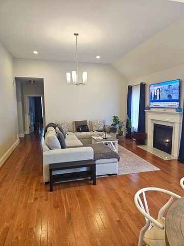 4 Sabrinas Way, Dartmouth, MA 02747