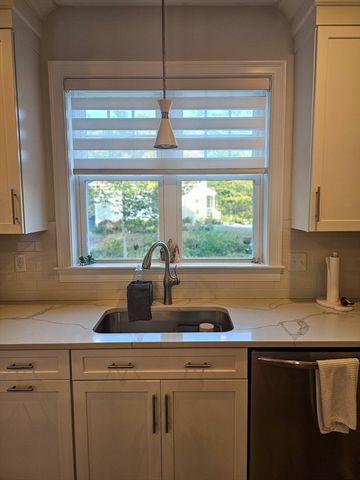 4 Sabrinas Way, Dartmouth, MA 02747