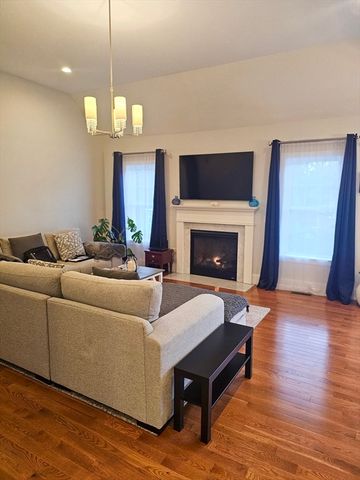 4 Sabrinas Way, Dartmouth, MA 02747