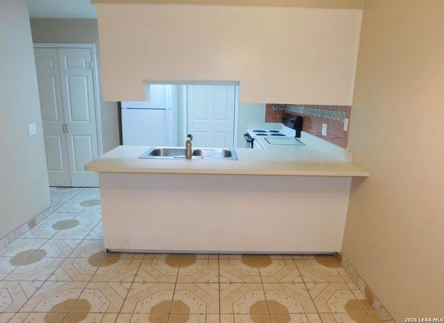 5359 Fredericksburg Rd Apt 302, San Antonio, TX 78229