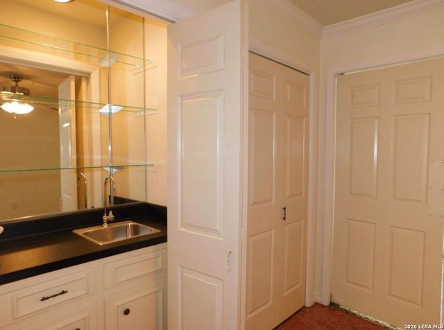 5359 Fredericksburg Rd Apt 302, San Antonio, TX 78229