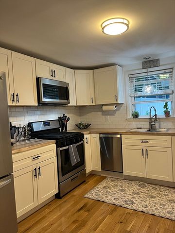 4 Robin Rd, Billerica, MA 01821