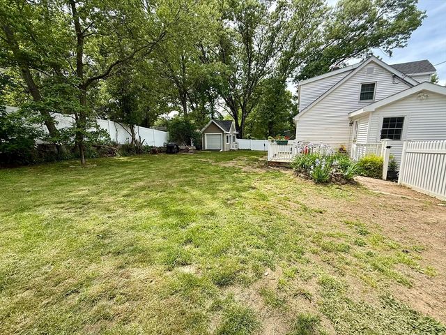 4 Robin Rd, Billerica, MA 01821