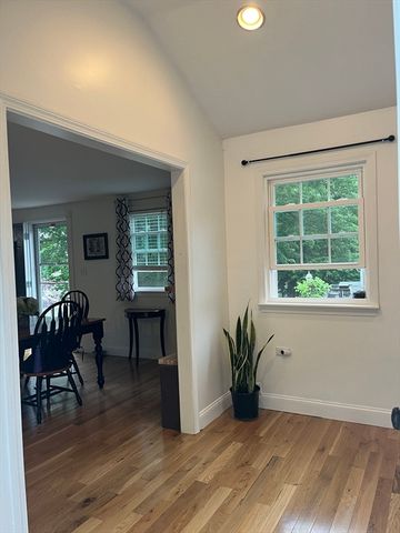 4 Robin Rd, Billerica, MA 01821