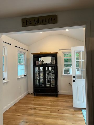 4 Robin Rd, Billerica, MA 01821