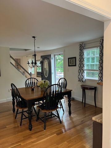 4 Robin Rd, Billerica, MA 01821