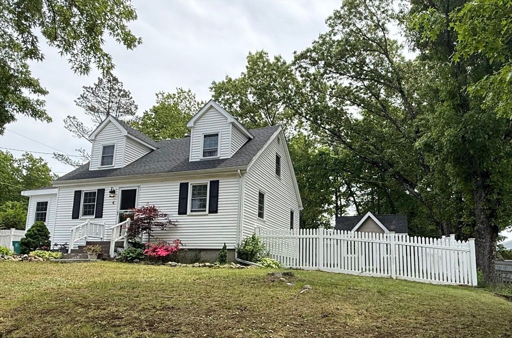 4 Robin Rd, Billerica, MA 01821