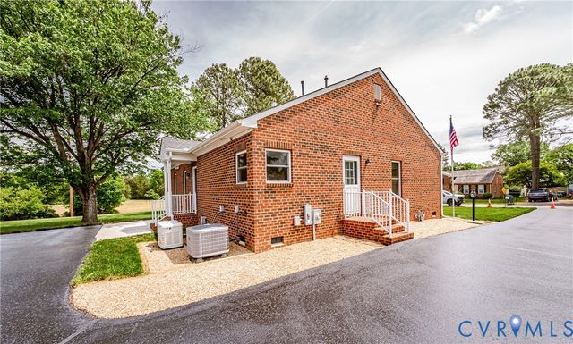2018 Valentine Rd, Fairfield, VA 23228